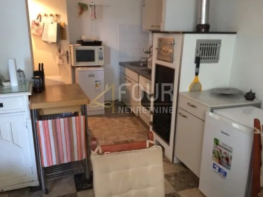 Novi Vinodolski, kuća 1. red do mora, 87m2
