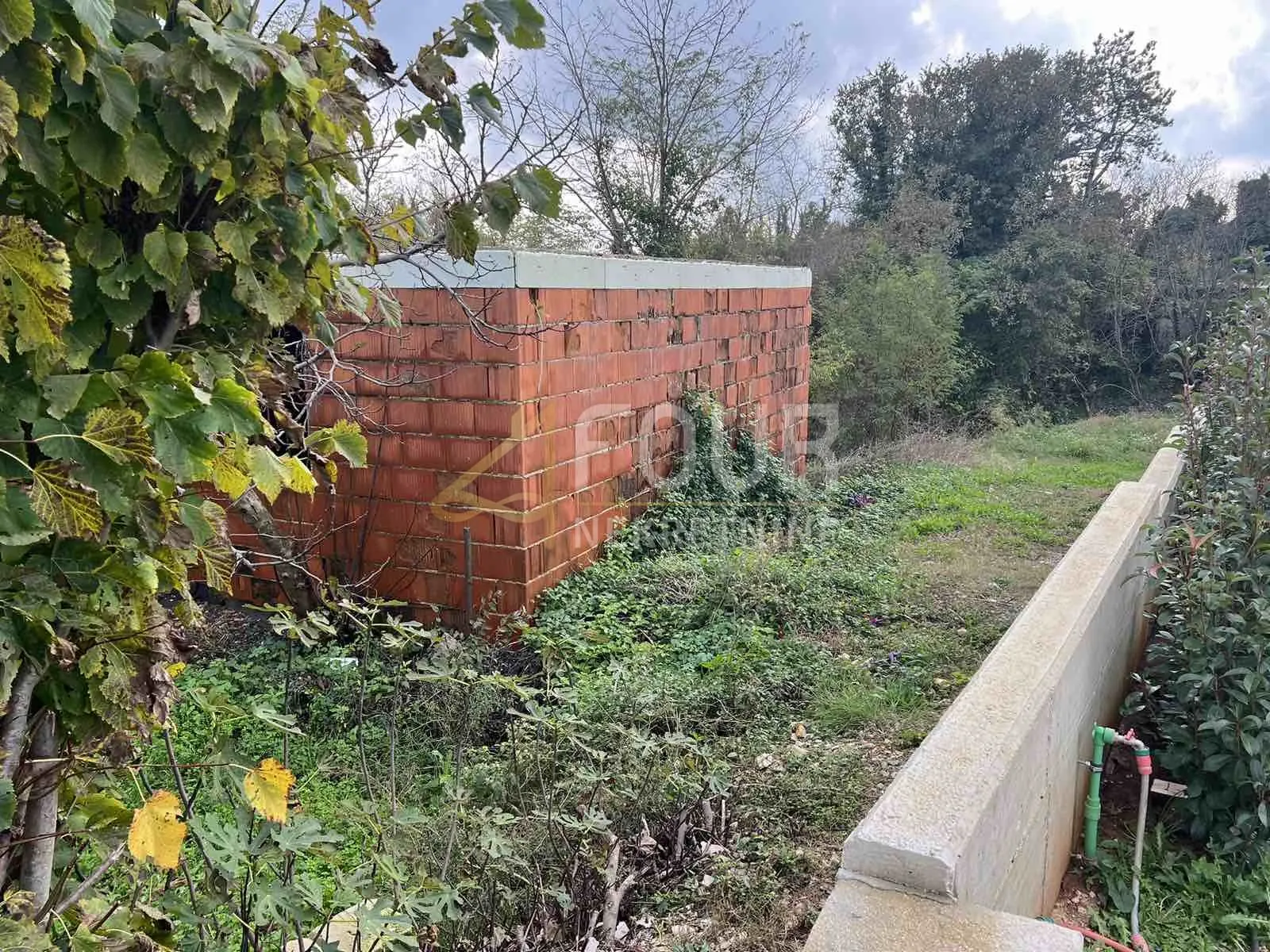 istra, marčana - okolica, zemljište 563m2 sa započetom gradnjom - slika 3