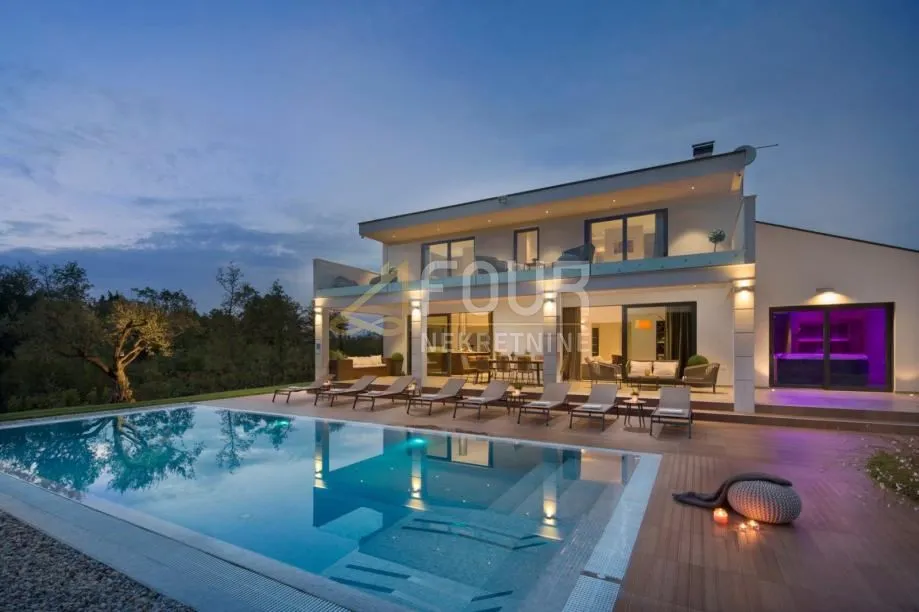 Istra, Višnjan, dizajnerska vila s bazenom i wellness zonom