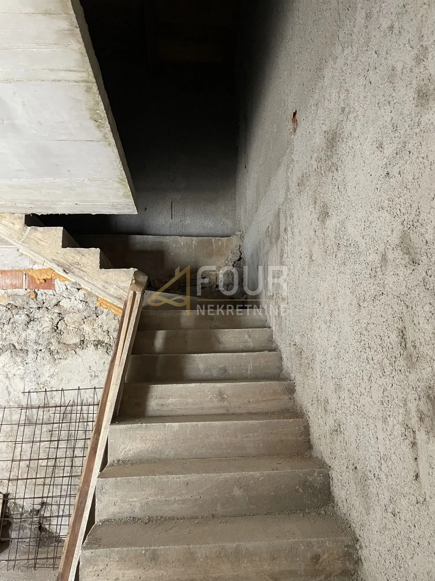 istra, buzet - okolica, kamena kuća u roh-bau izdanju - slika 4