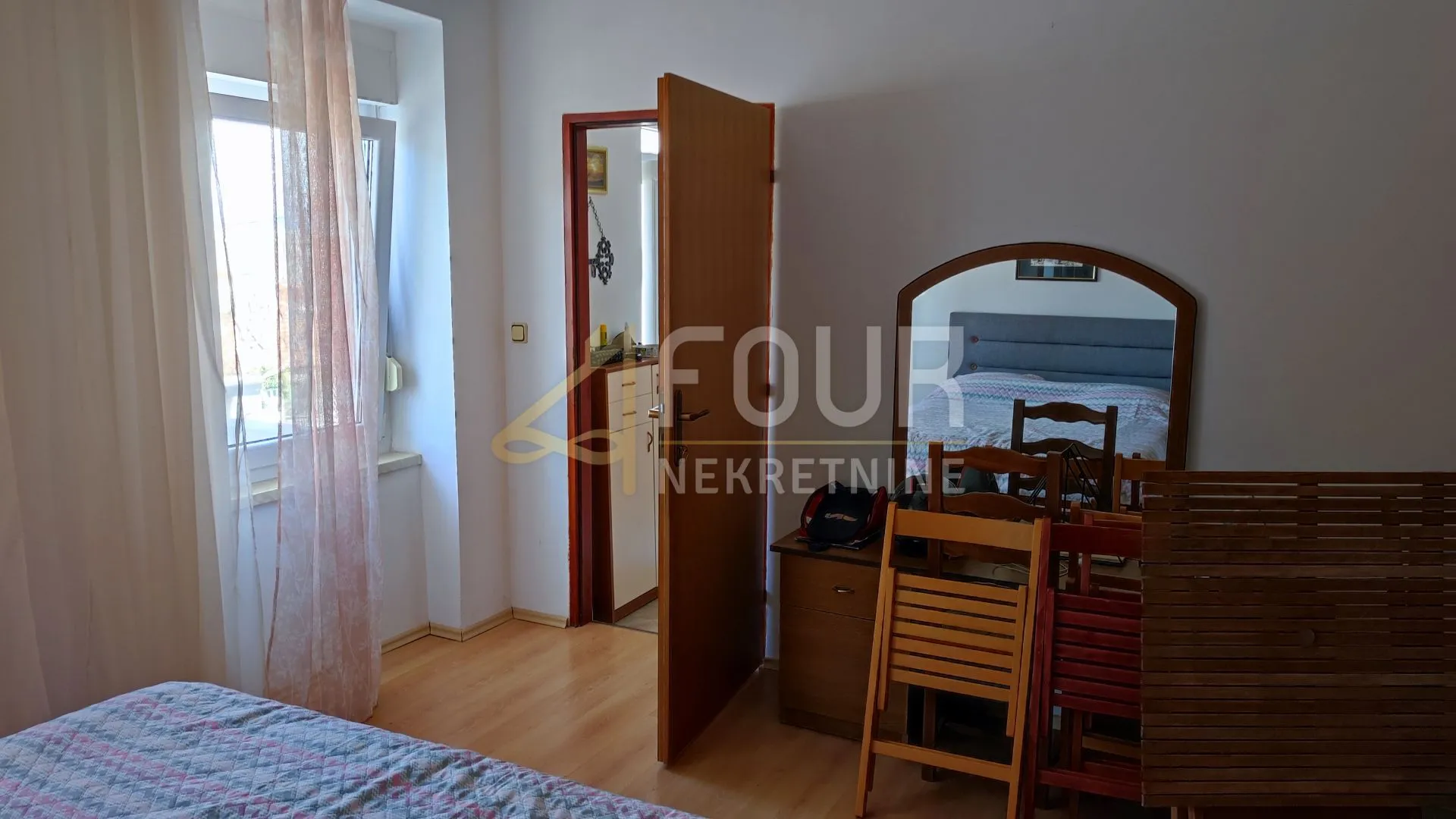 jadranovo, samostojeća kuća s 3 apartmana - slika 8