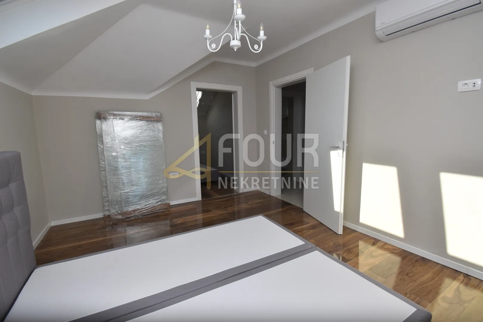 opatija, 89.26m2 - u naravi dva stana - slika 12