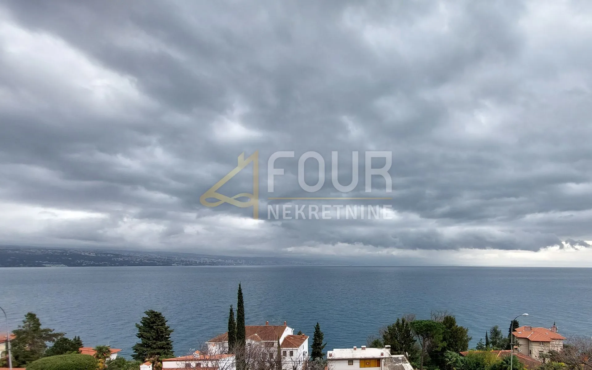 opatija, etaža vile s terasom, veliki potencijal! - slika 17
