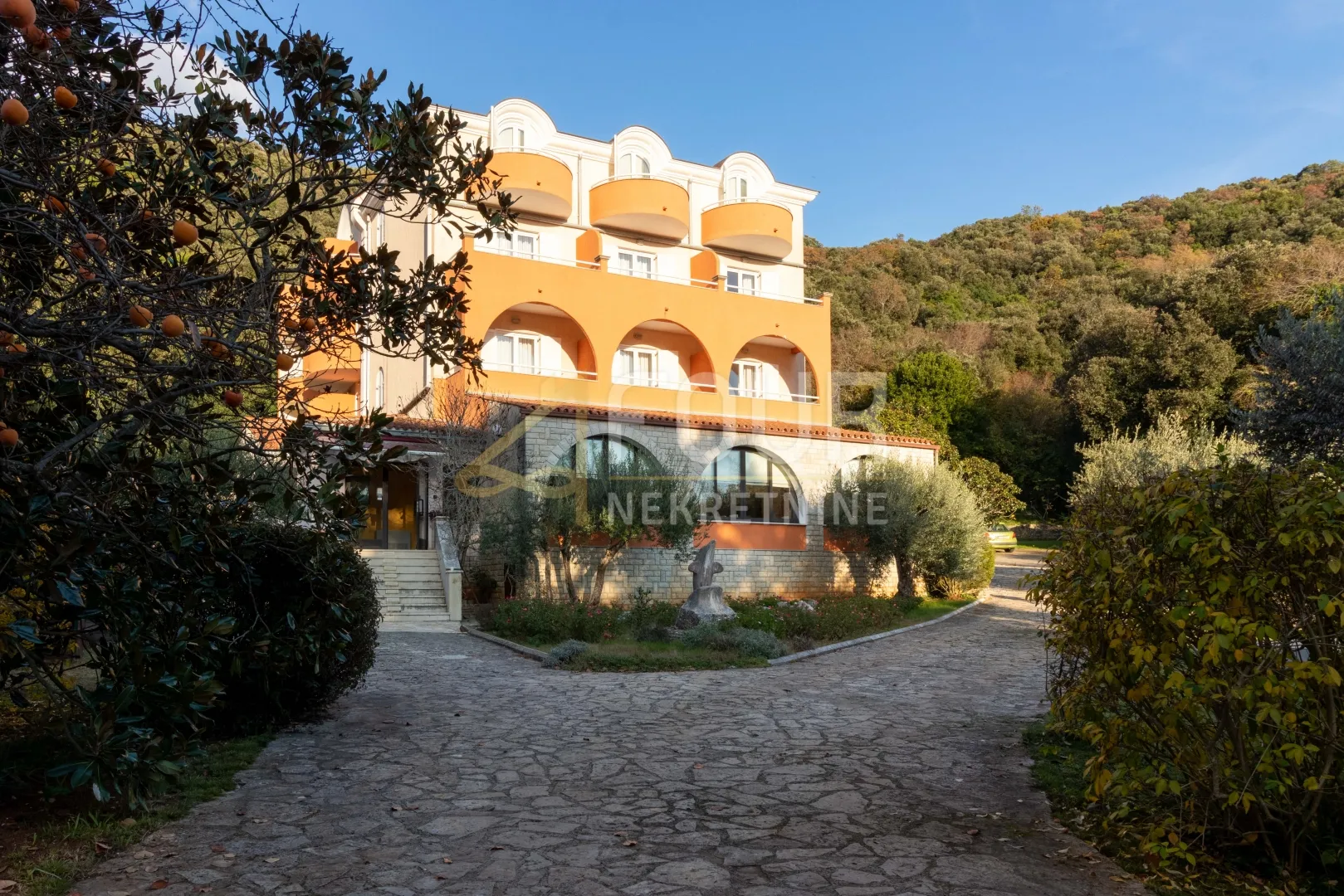 istra, hotel 50m od mora, izvrsna investicija! - slika 3