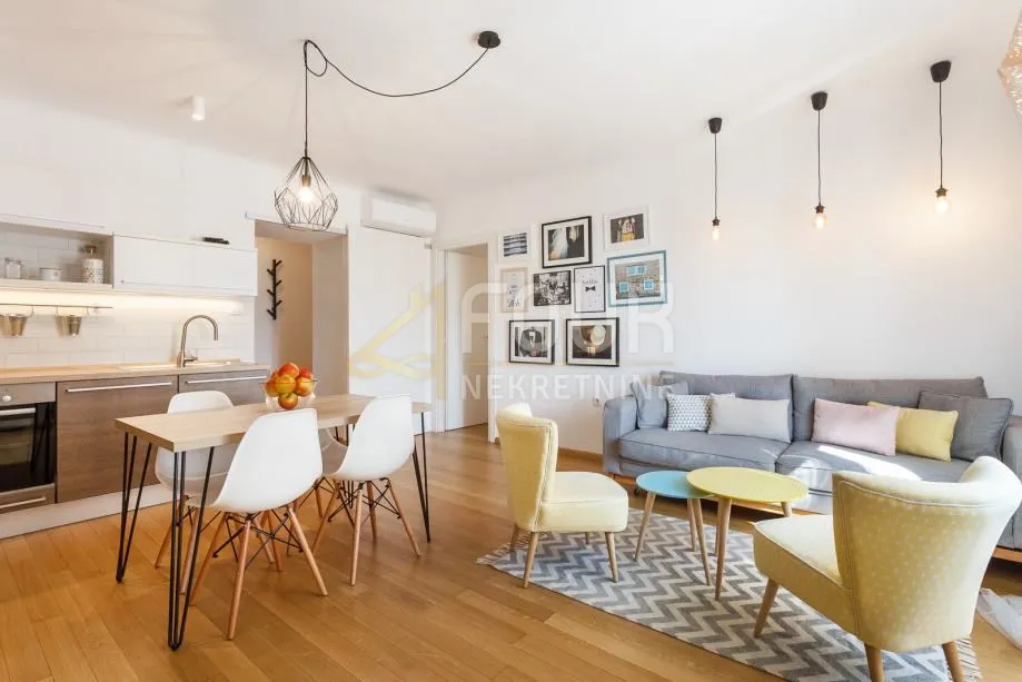 Rijeka, Centar, 161.65m2, u naravi 5 studio apartmana