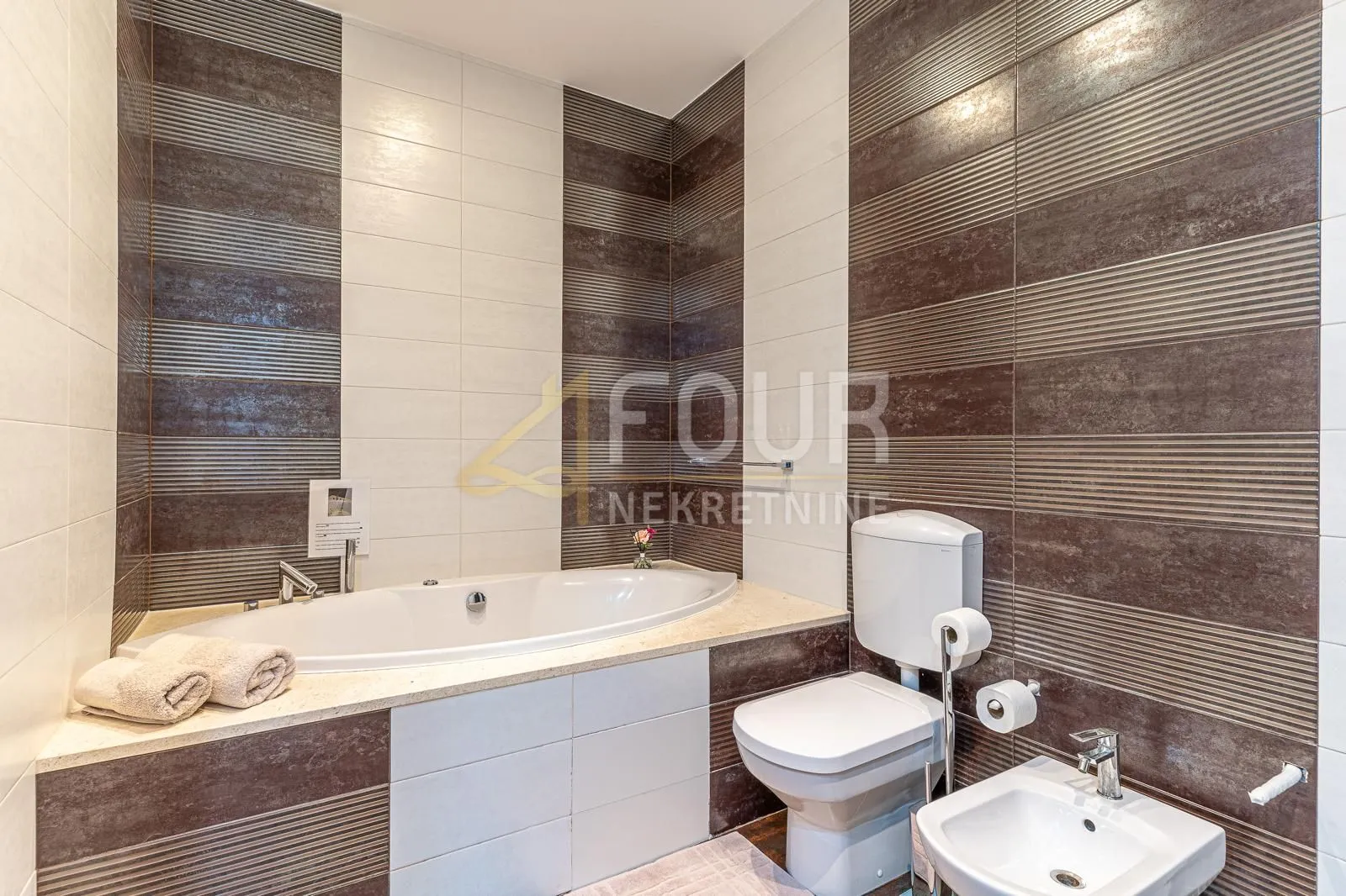 rijeka, centar, 101.20m2, 2s+db, pogled na more - slika 15