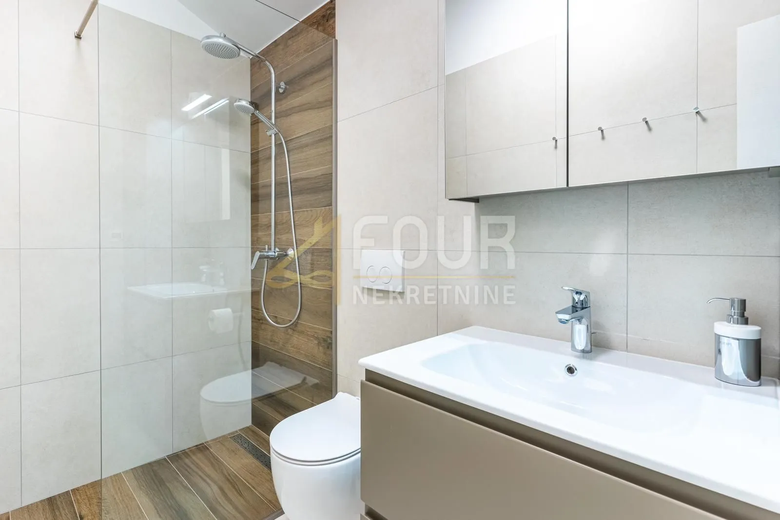 otok cres, cres - centar, luksuzni stan 1. red do mora - slika 25