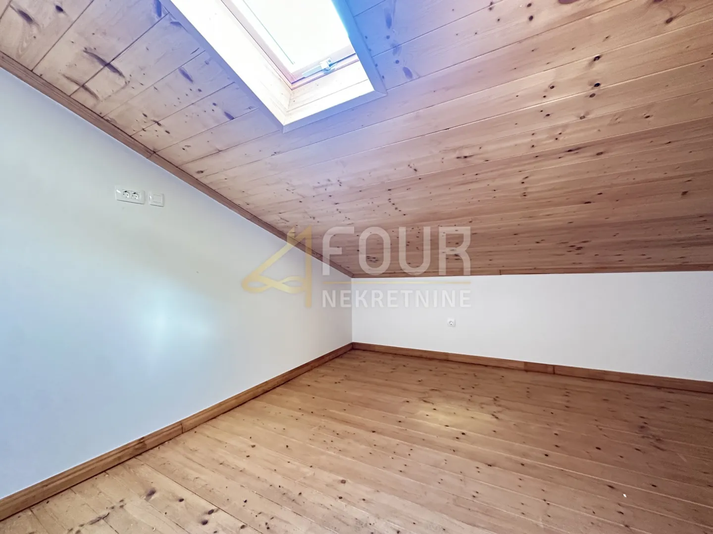 pula, monte zaro, dvije kuće - tri stambene jedinice, 251m2 - slika 9