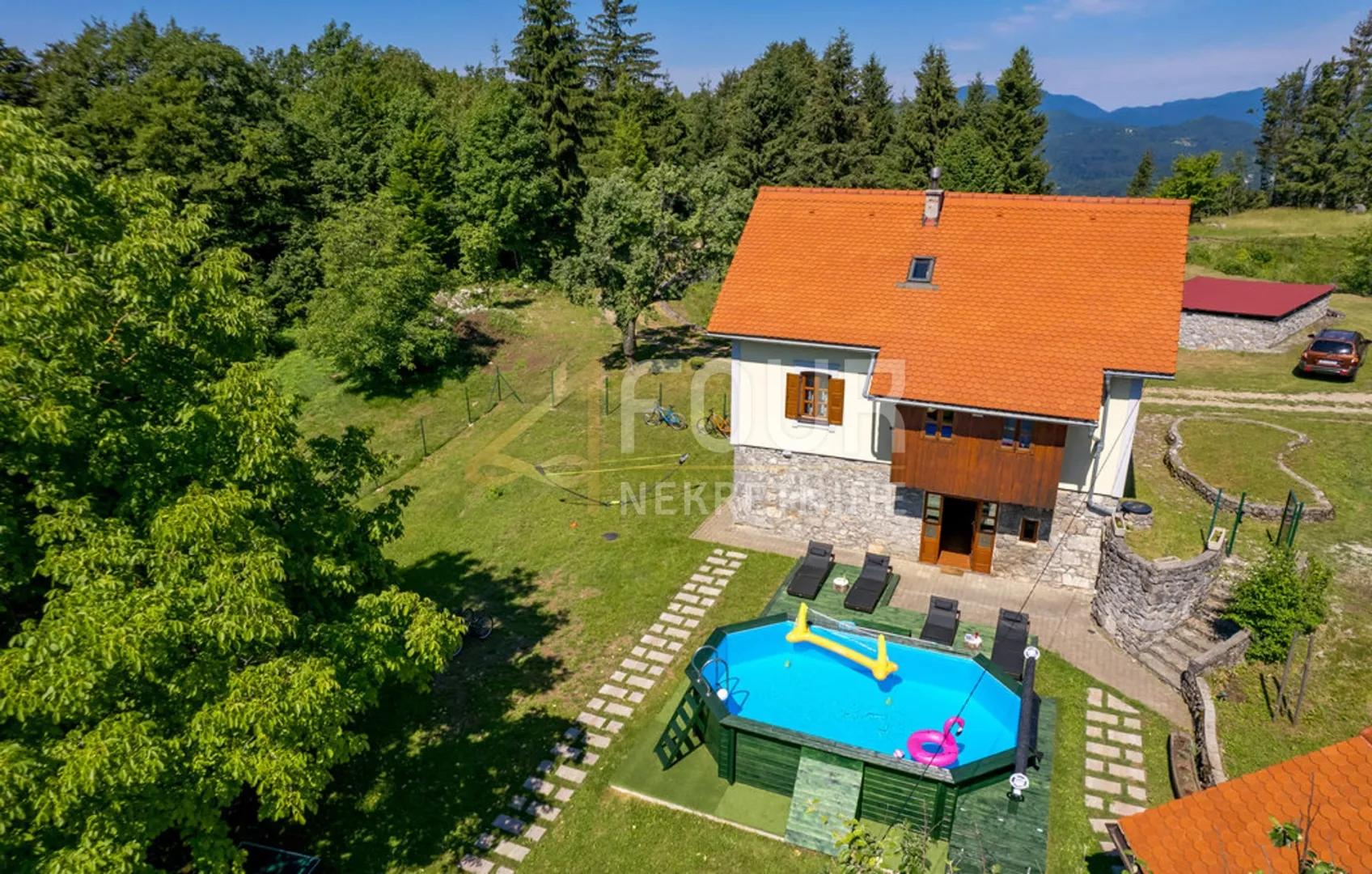 Gorski kotar, Brod Moravice, kuća s bazenom - SAMO KOD NAS !