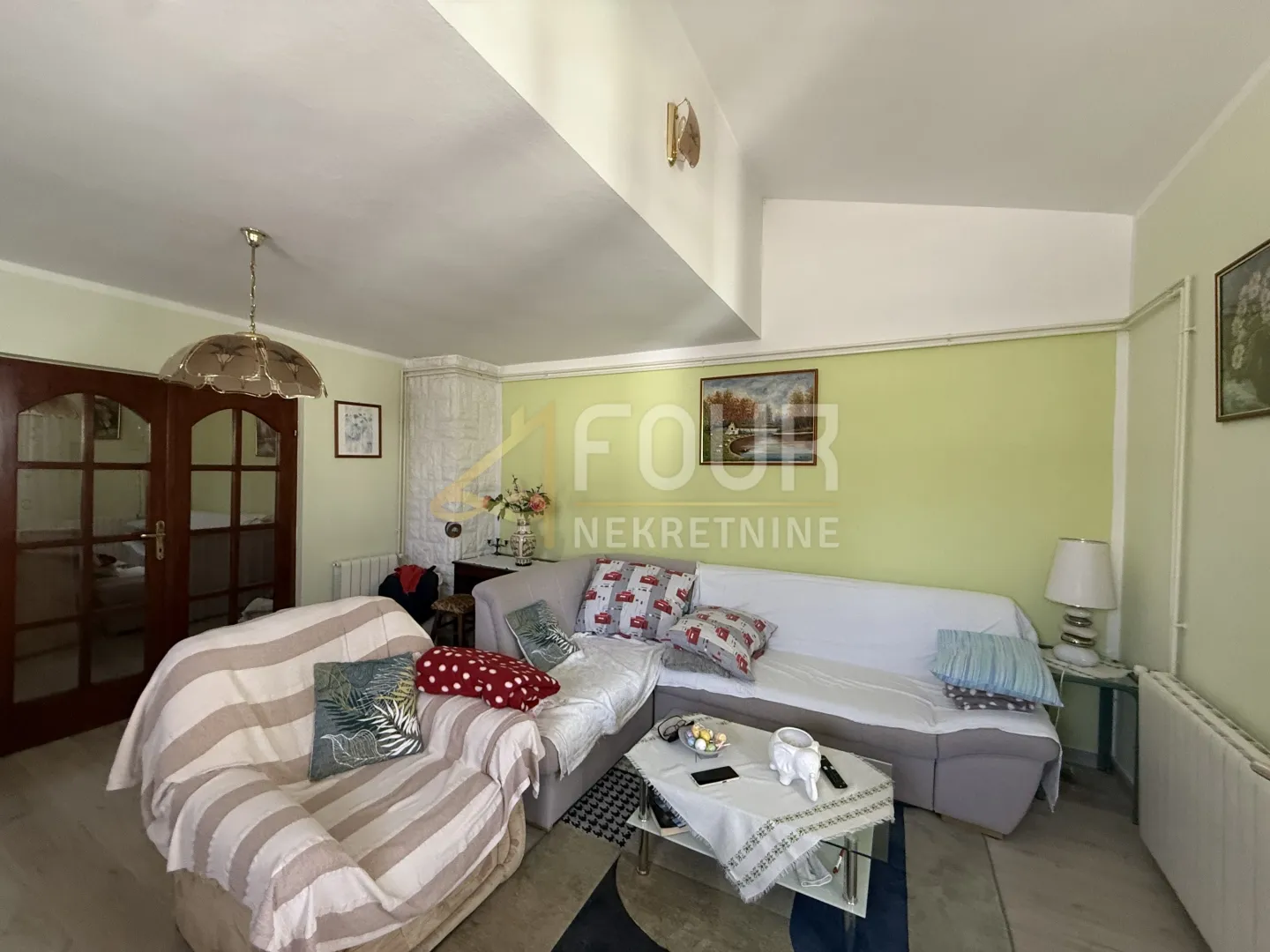 istra, pula, kuća s garažom, dodatnim apartmanom i dvorištem - slika 13