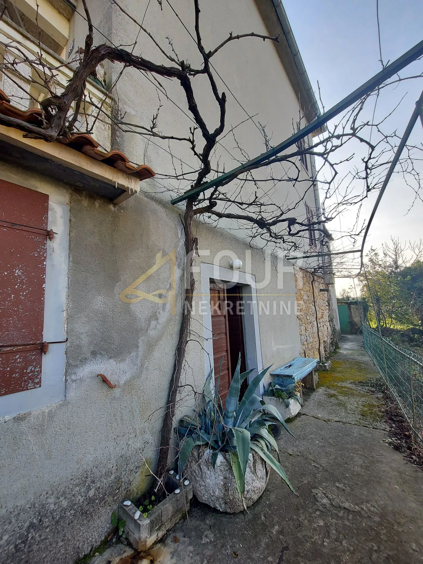 otok krk, samostojeća stara vila s puno potencijala! - slika 11