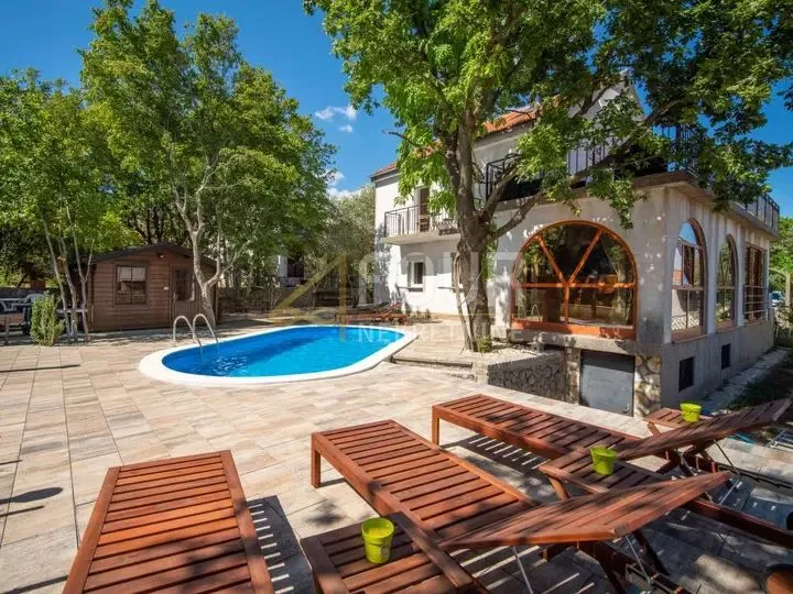 Otok Krk, Kornić, samostojeća kuća s bazenom - Kornić, Krk
