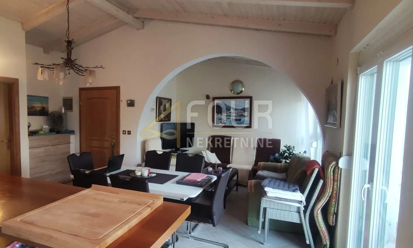 otok krk, malinska, 2s+db, apartman s terasom i pogledom na more - slika 3