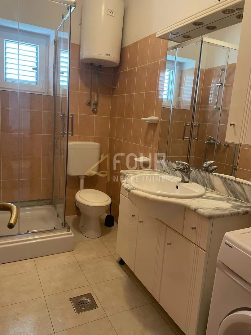 senj, samostojeća kuća s 2 apartmana, okućnica - slika 12