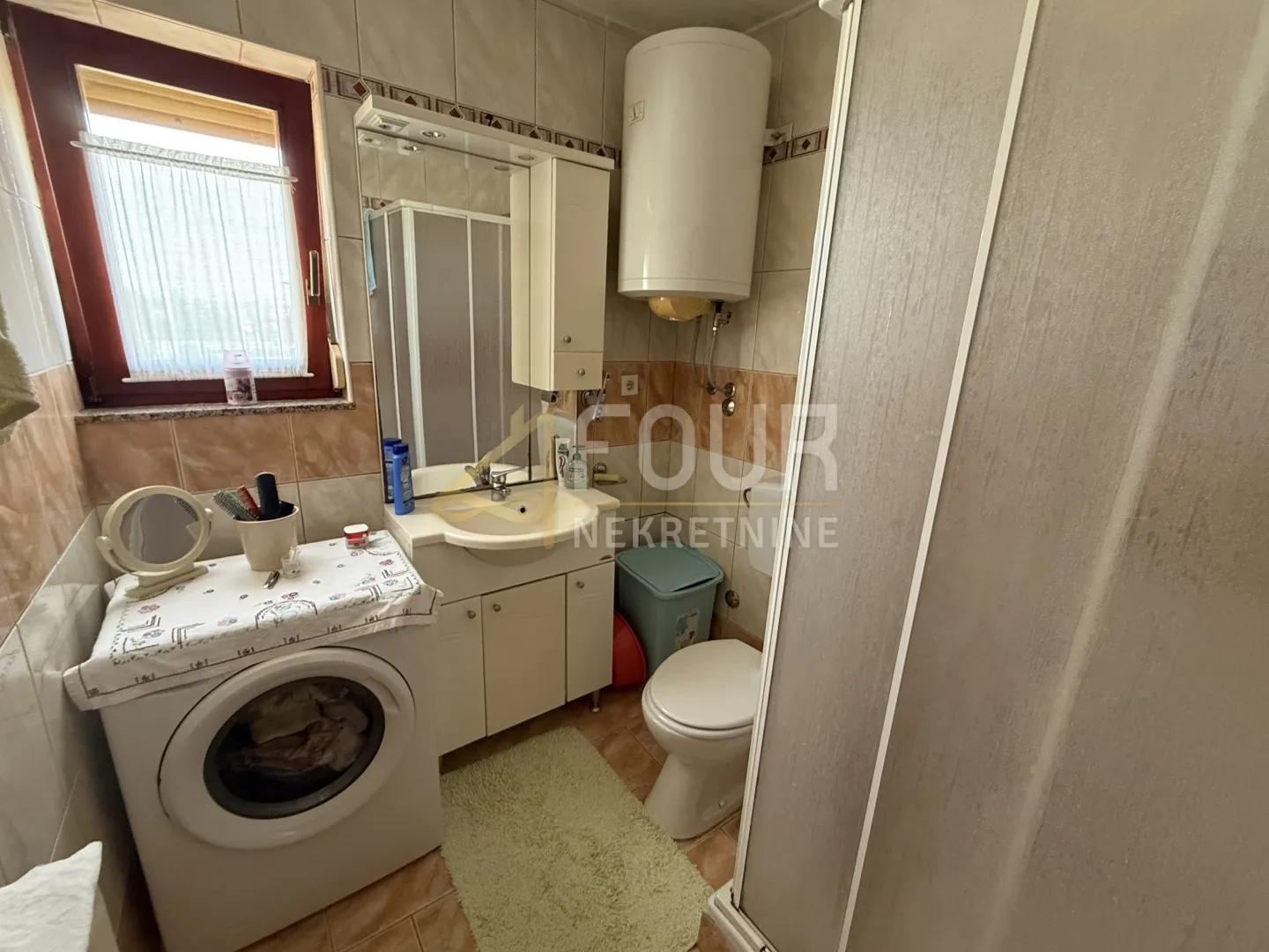 istra, pula, kuća s garažom, dodatnim apartmanom i dvorištem - slika 5