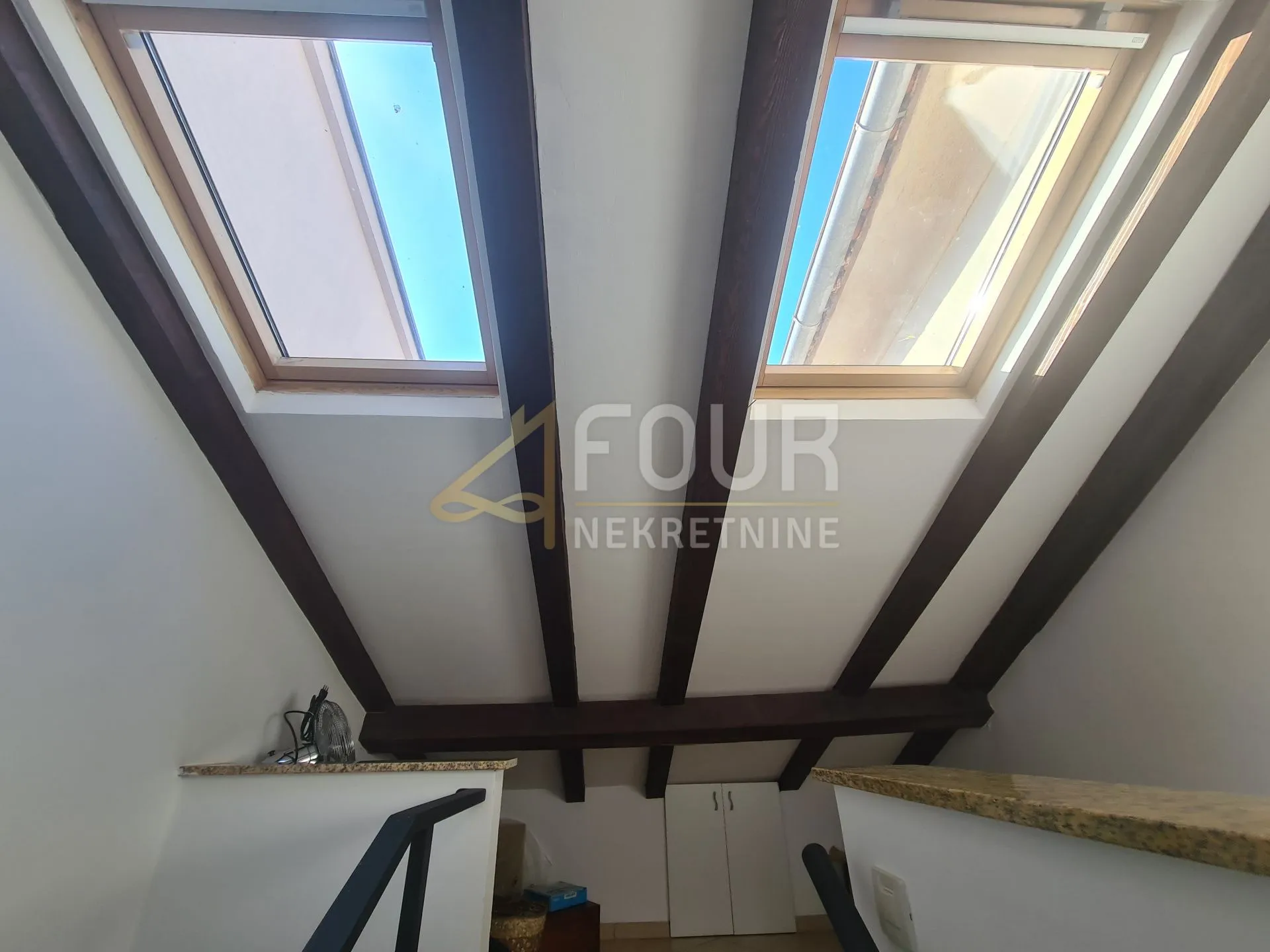 otok cres, cres, kuća i studio apartman u staroj jezgri - slika 7