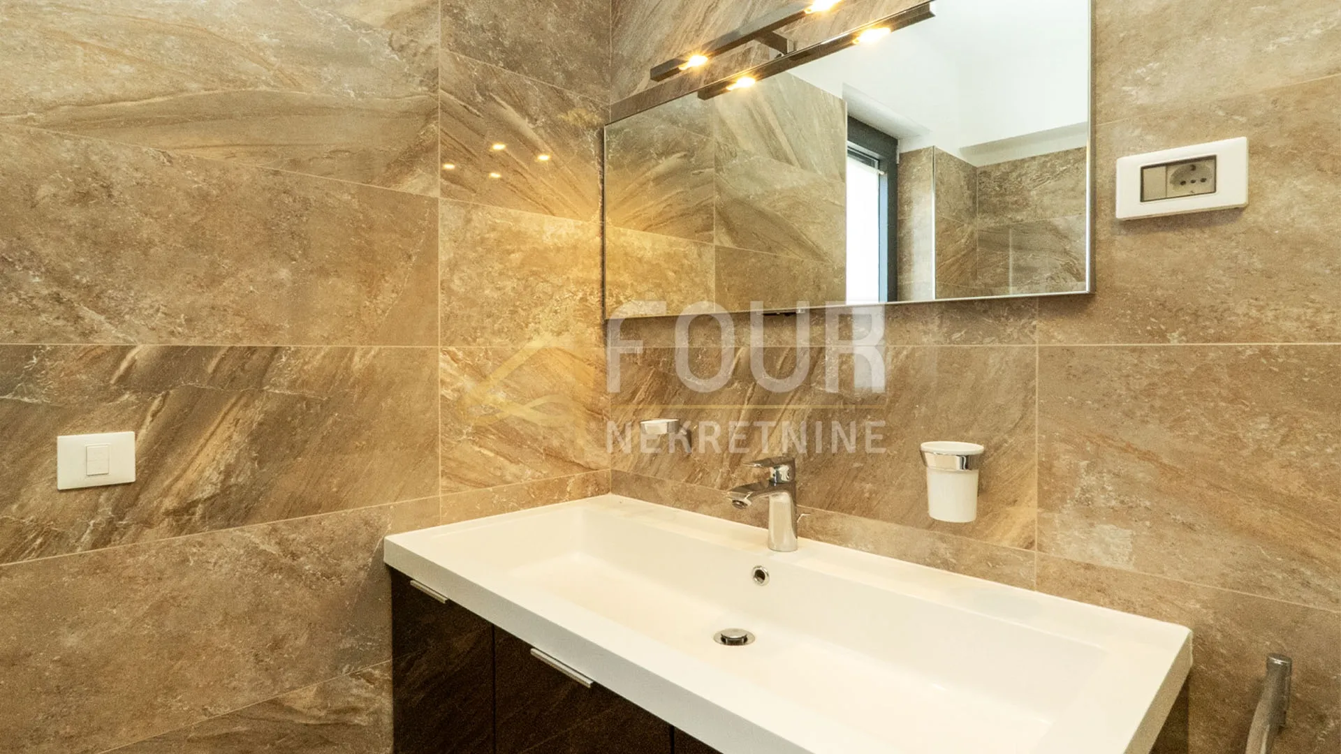 istra, rovinj, luksuzni dvoetažni penthouse, garaža, 100m od mora i plaže - slika 15