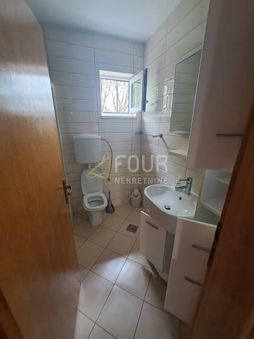 otok krk, malinska, 61m2, 2s+db, terasa, okućnica - slika 9
