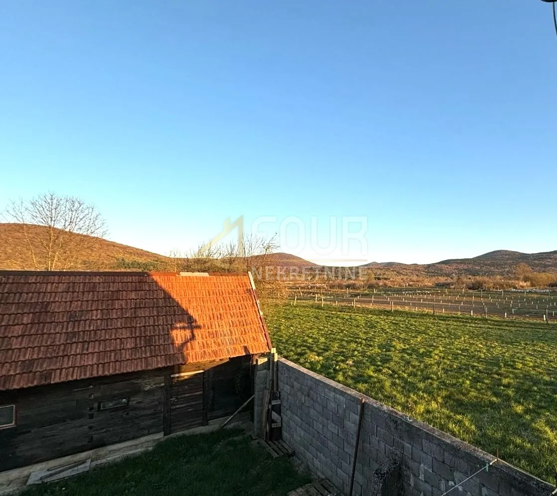 Lika, Josipdol, samostojeća kuća na velikoj parceli