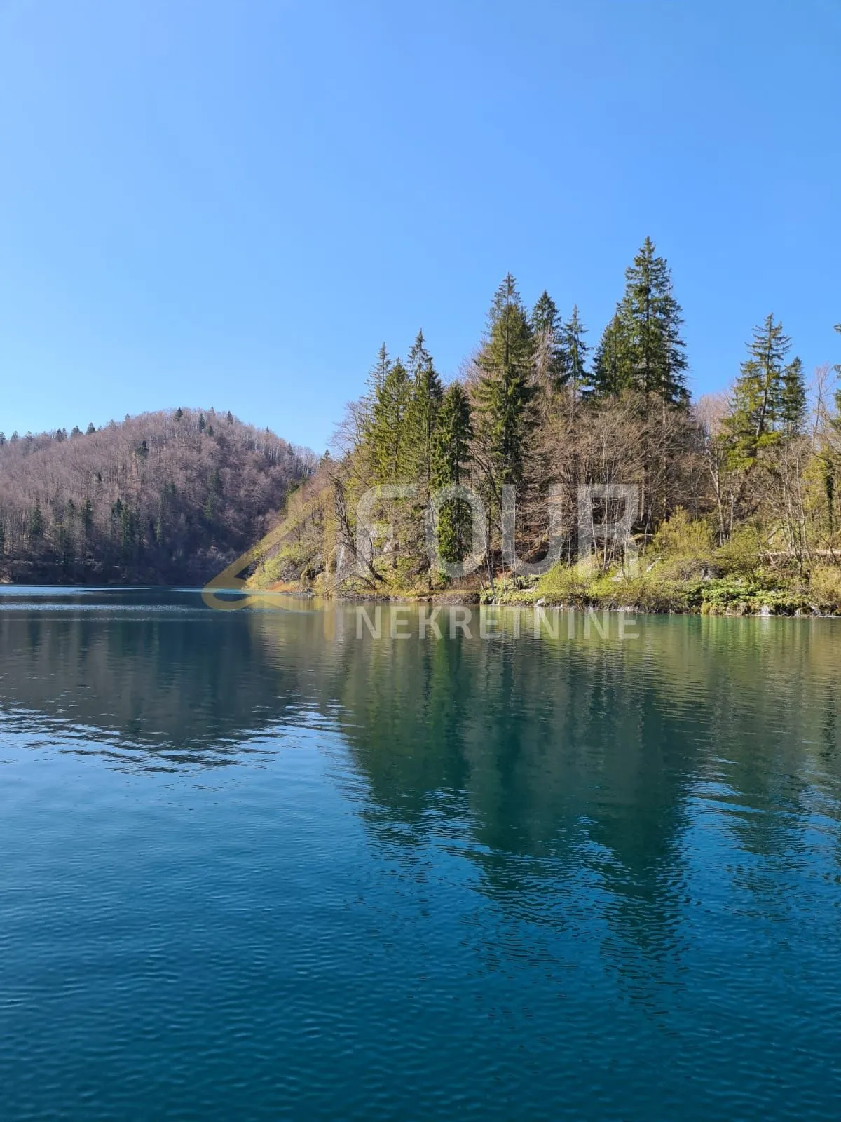 Lika, zemljište u blizini Nacionalnog parka Plitvička jezera - Ličko Petrovo Selo, Plitvička Jezera