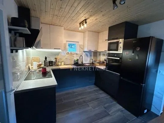 Crikveničko zaleđe, Tribalj, samostojeća kuća, 136m2, okućnica - Tribalj, Vinodolska općina