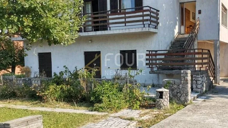 Podhum, samostojeća kuća 200m2, 2 garaže, okućnica - Podhum, Jelenje