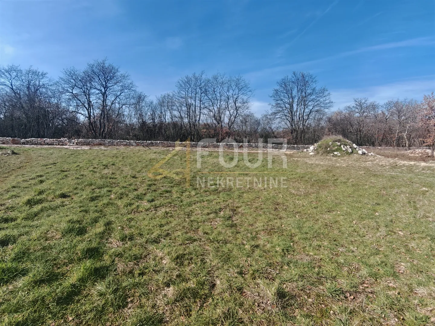 Istra, Svetvinčenat - Juršići, 860m2 zemljište s građevinskom dozvolom - Juršići, Svetvinčenat