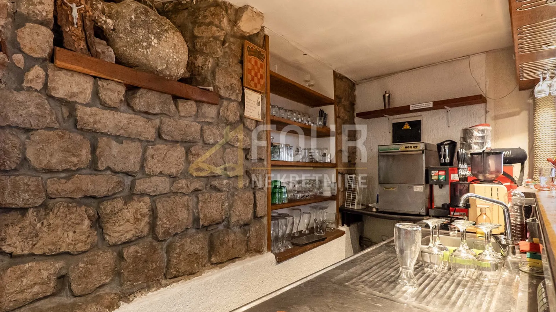 otok cres, grad cres, kuća - restoran + apartmani + stan - slika 4
