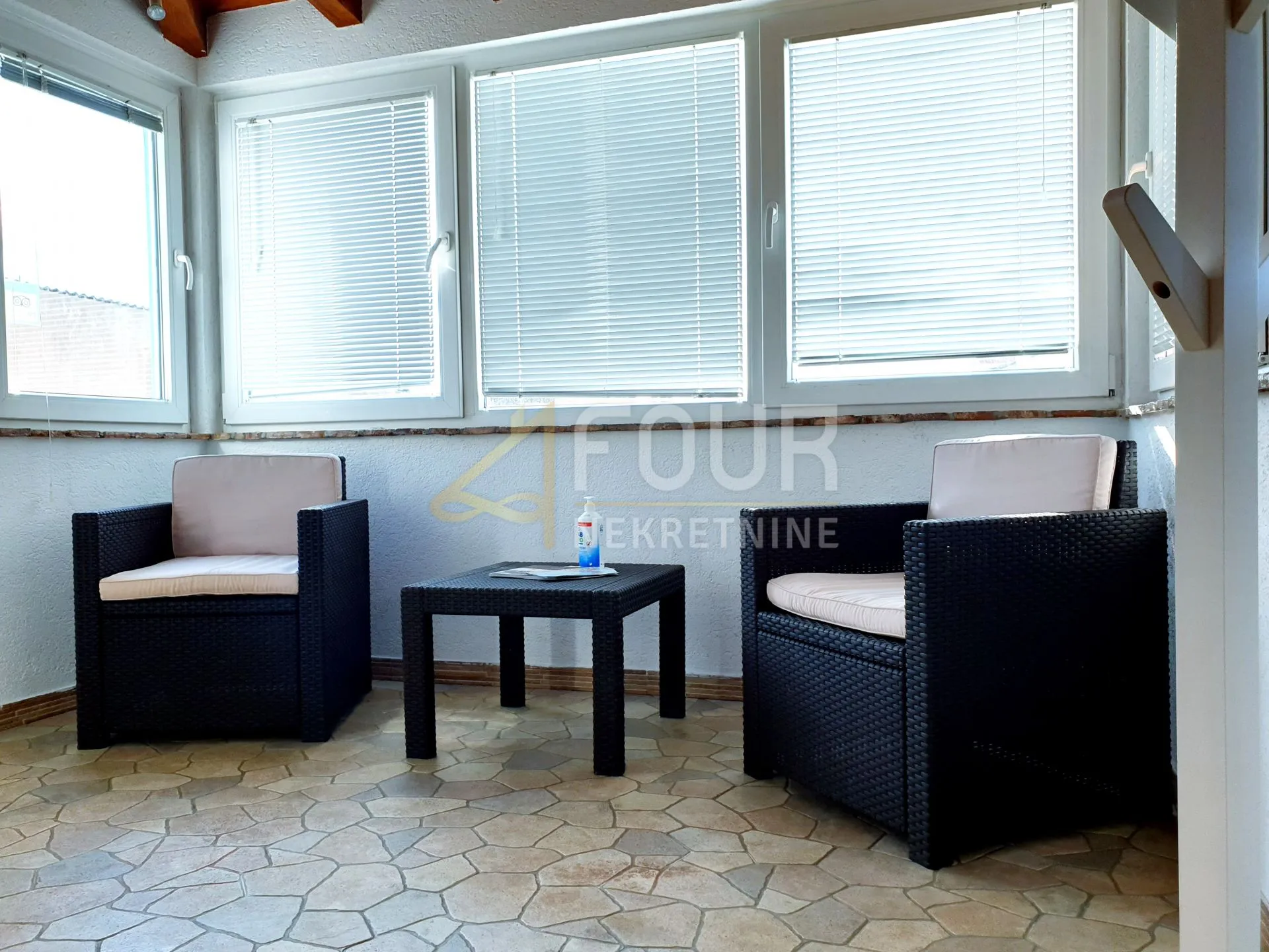 ista, rovinj, etaža s dva stana, 122m2, terasa i balkon - slika 11