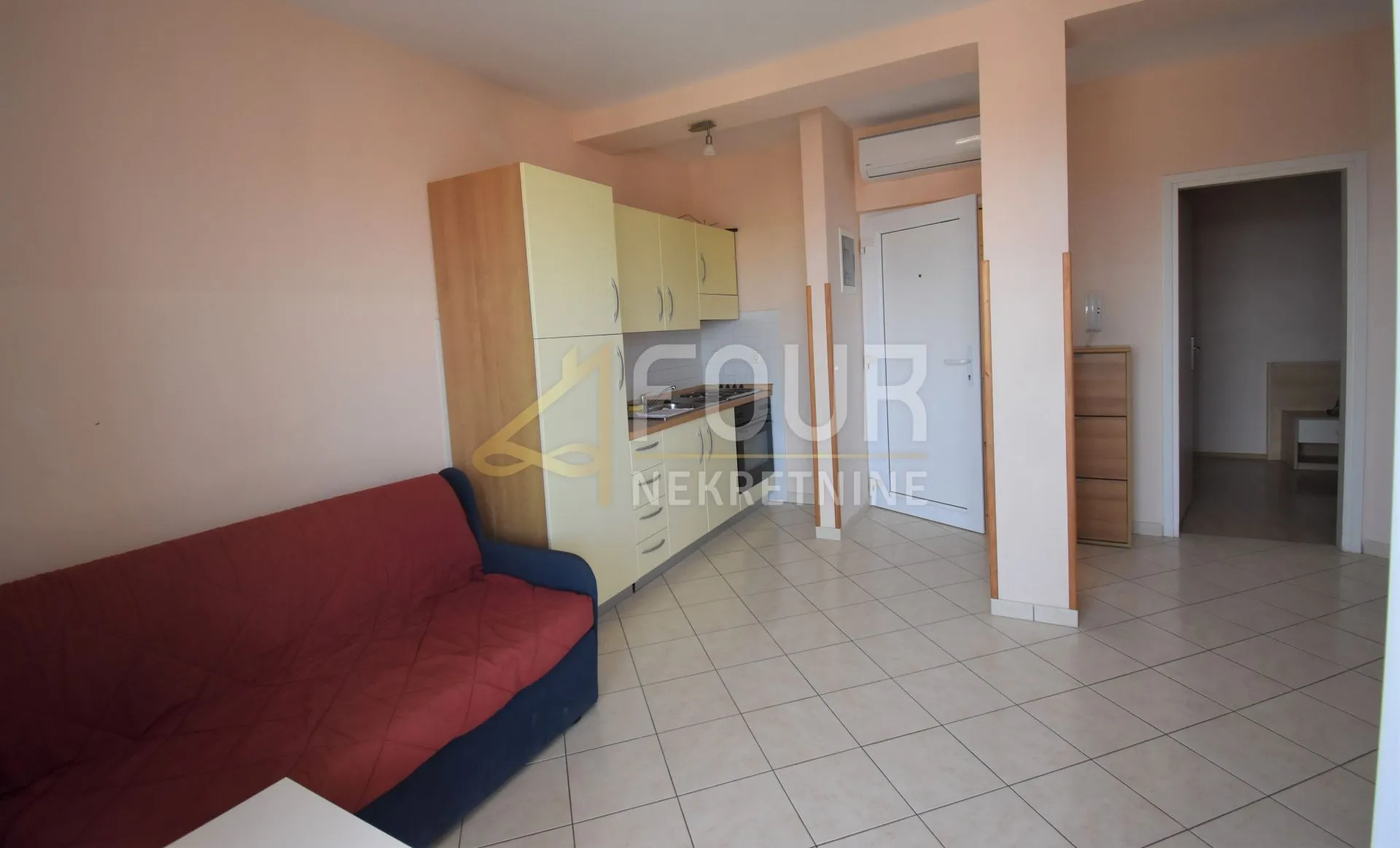 medulin - premantura - vila s 13 apartmana - slika 11