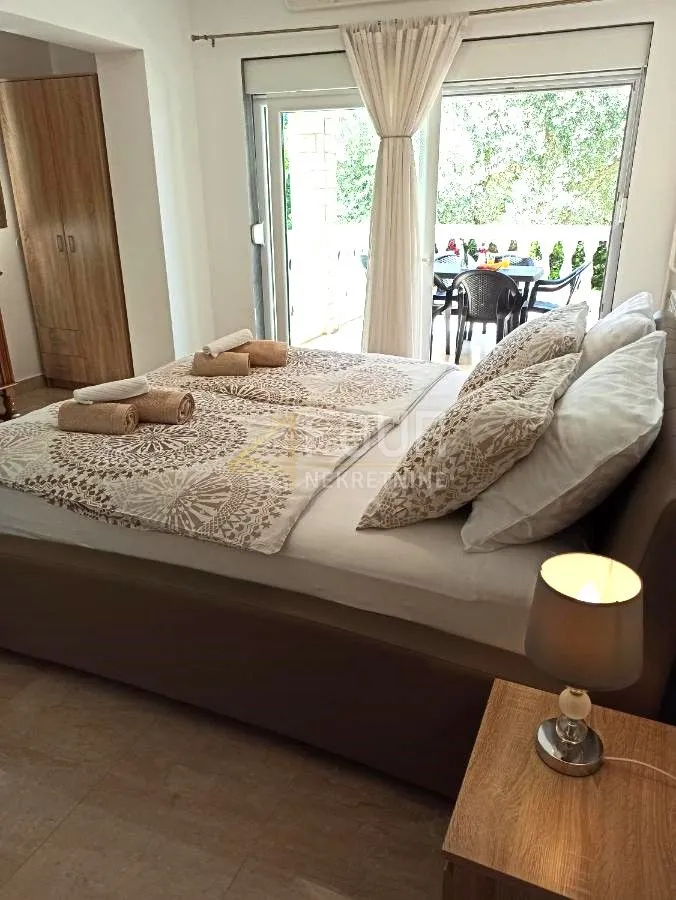 otok krk, malinska, kuća s 4 stana, bungalov, uređna okućnica, blizina mora - slika 17