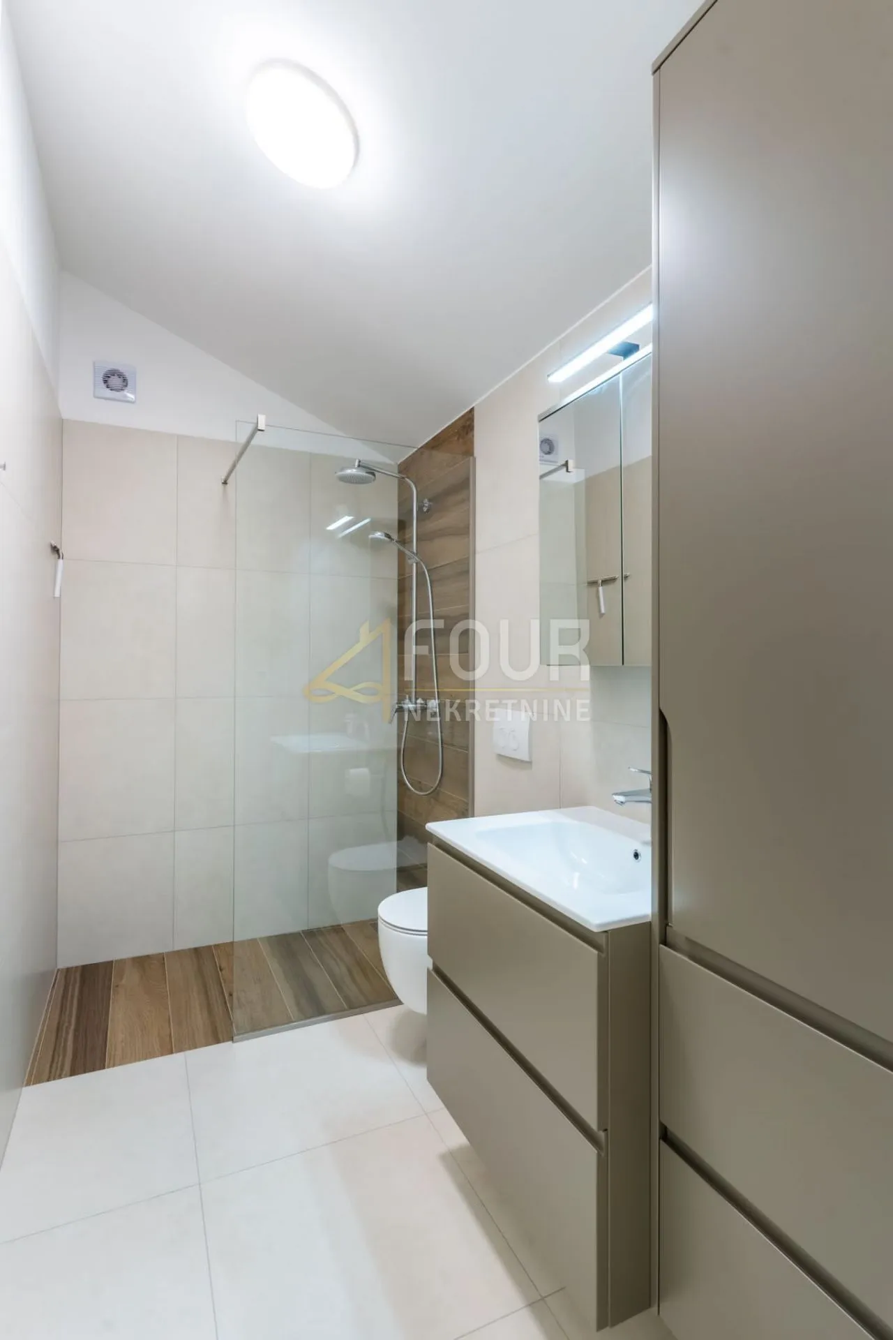 otok cres, cres - centar, luksuzni stan 1. red do mora - slika 30