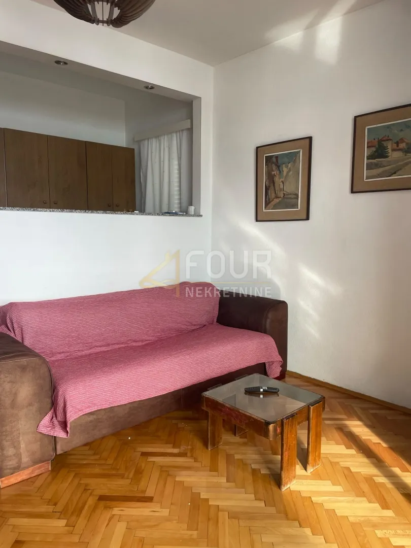 senj, samostojeća kuća s 2 apartmana, okućnica - slika 5