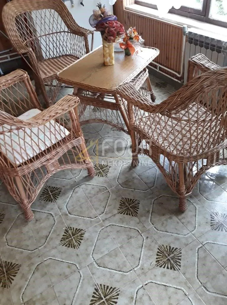podhum, samostojeća kuća 200m2, 2 garaže, okućnica - slika 3