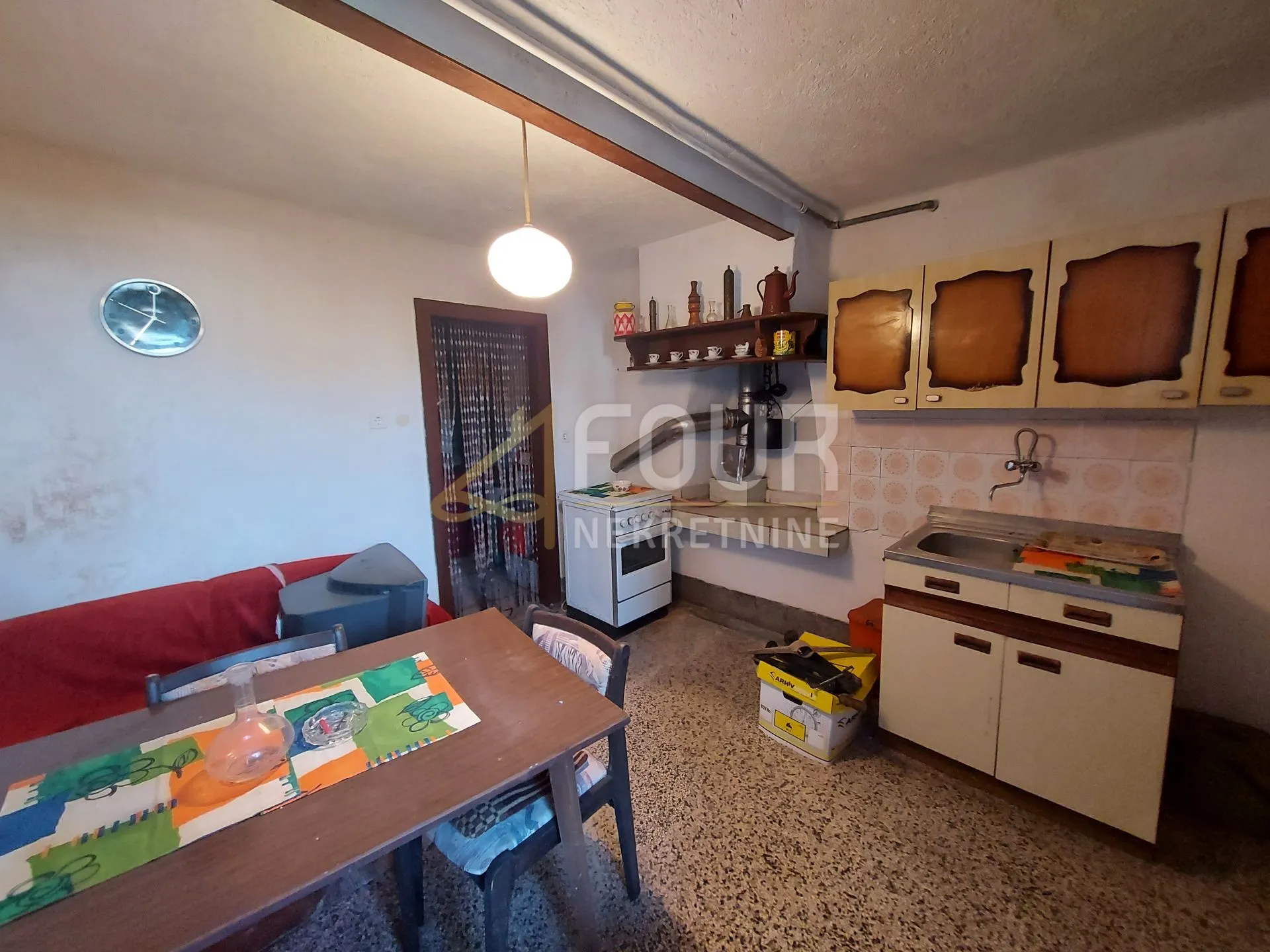 otok krk, samostojeća stara vila s puno potencijala! - slika 6