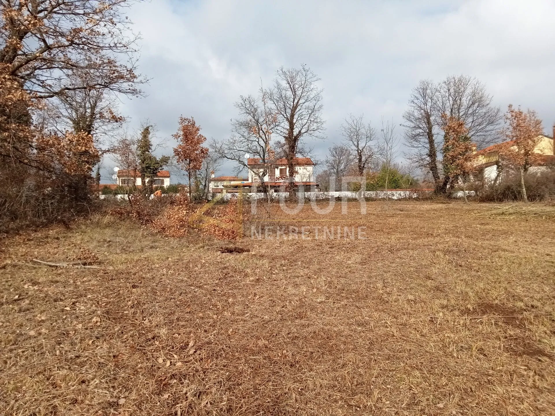 istra, višnjan, građevinsko zemljište 1.080m2 - slika 3