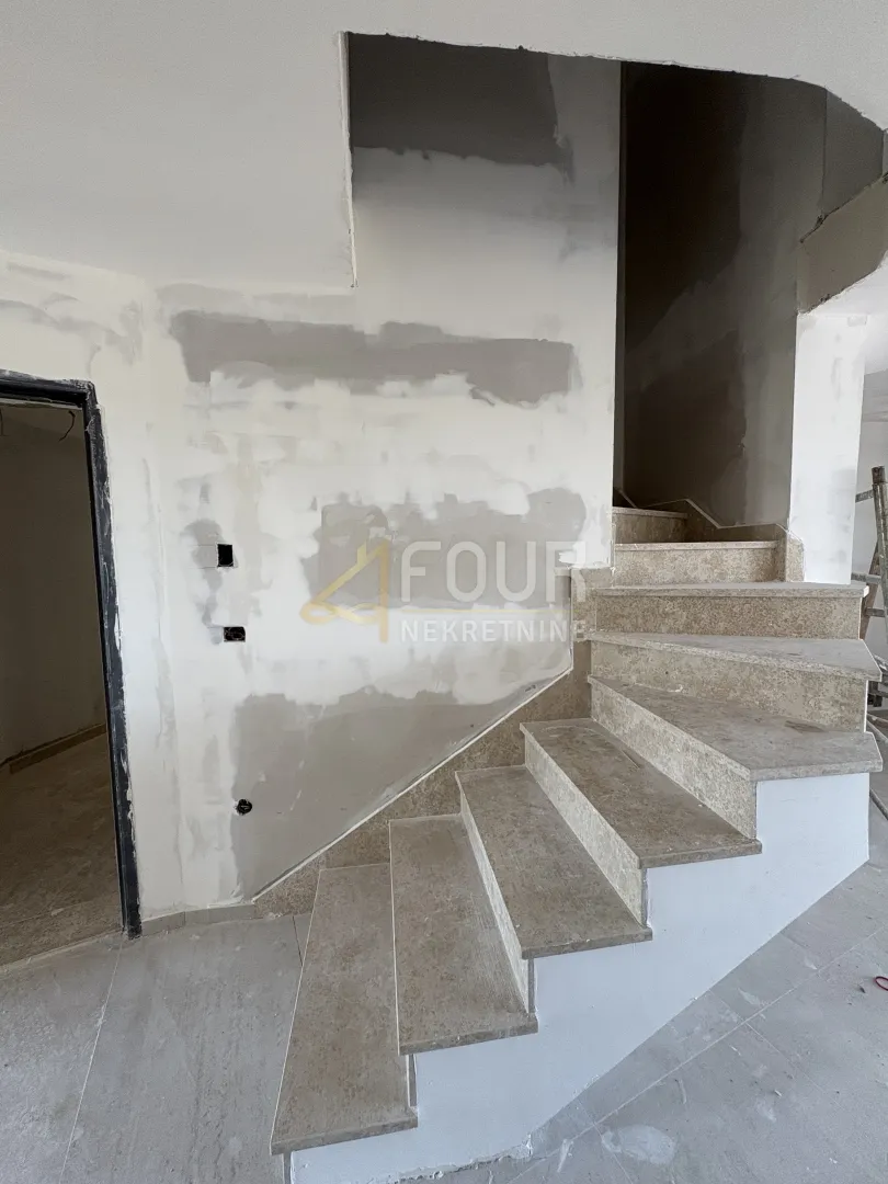 istra, fažana, novogradnja, 138.81m2, stan s galerijom, lođa - slika 7