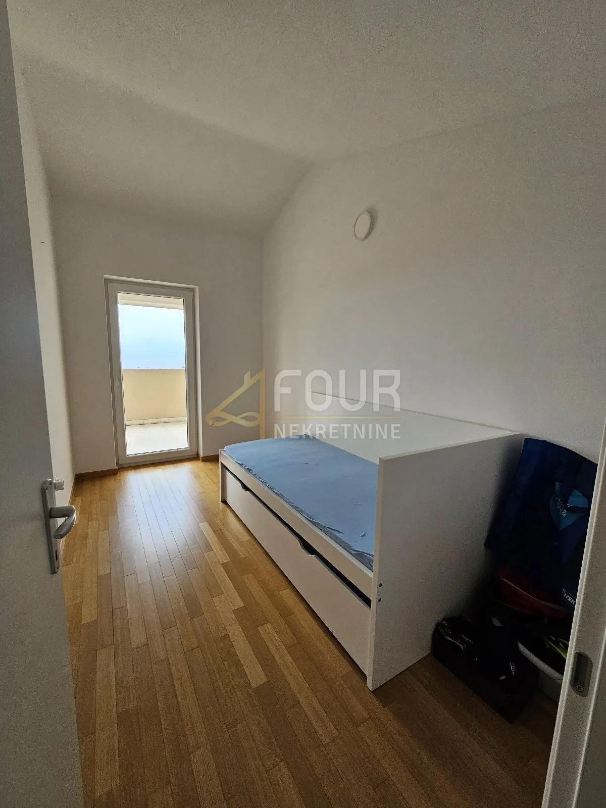 otok krk, malinska, 100.02m2, 3s+db, 2 lođe, pogled na more - slika 15