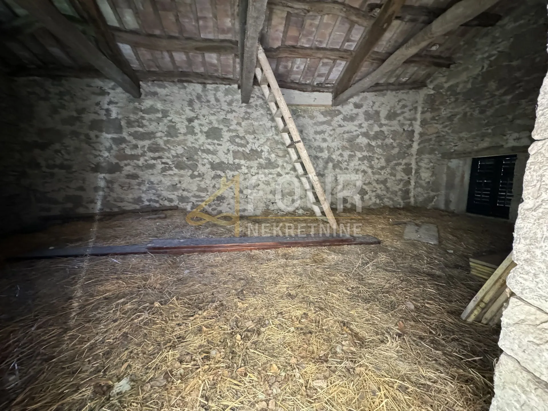 istra, buzet - okolica, starina 106m2 - slika 17