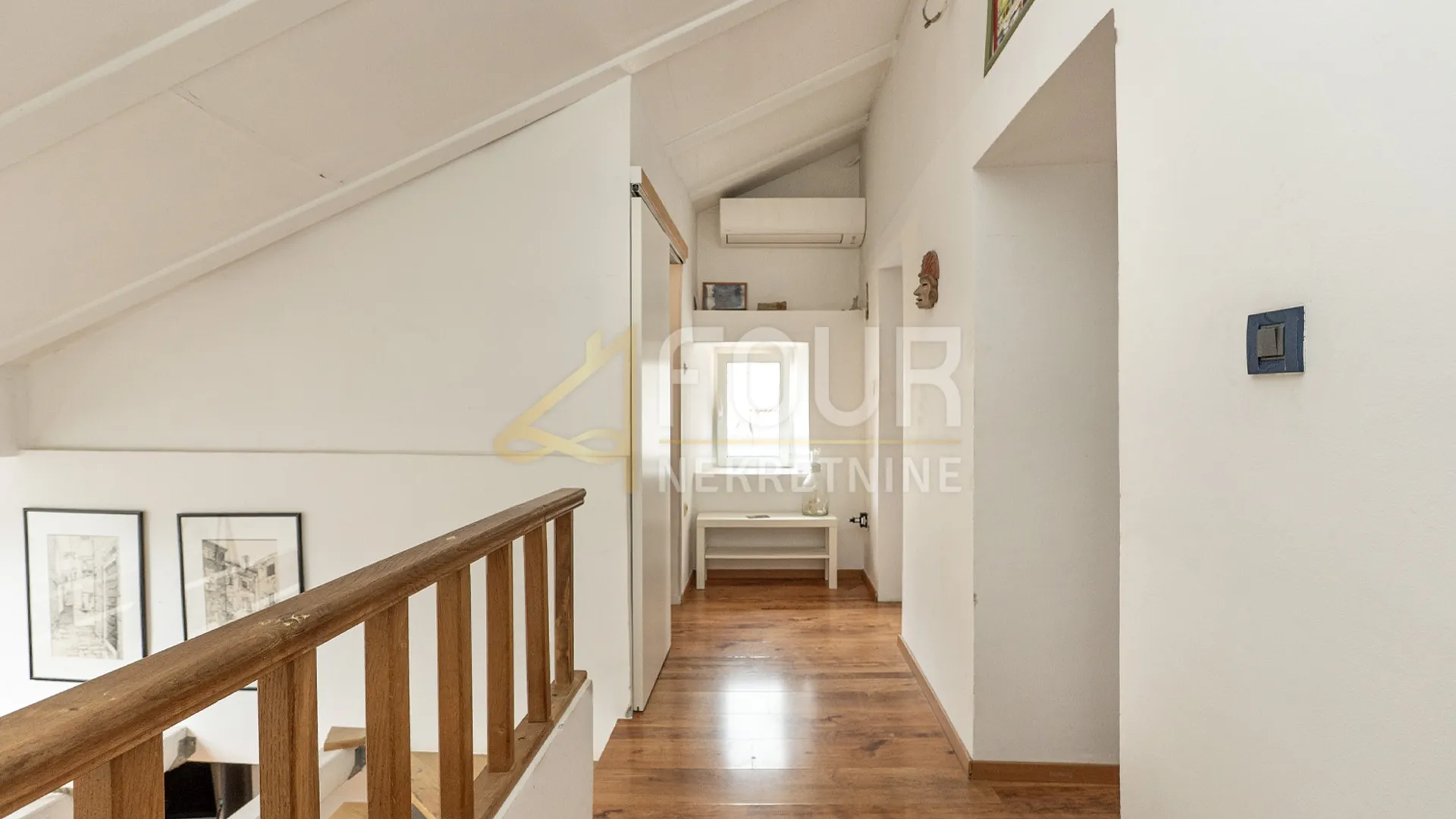 otok cres, grad cres, kuća - restoran + apartmani + stan - slika 13