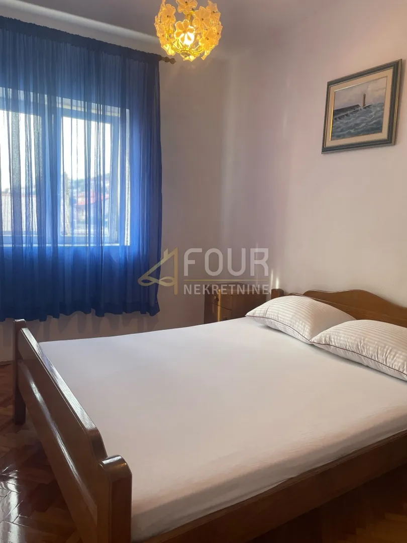 senj, samostojeća kuća s 2 apartmana, okućnica - slika 4