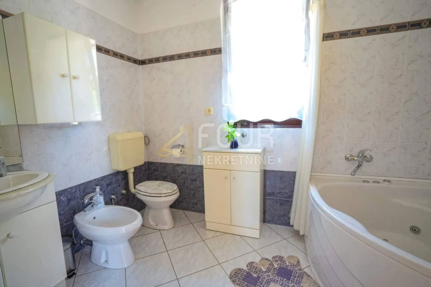 viškovo, saršoni, vila s bazenom, 2 garaže, velika okućnica - slika 11