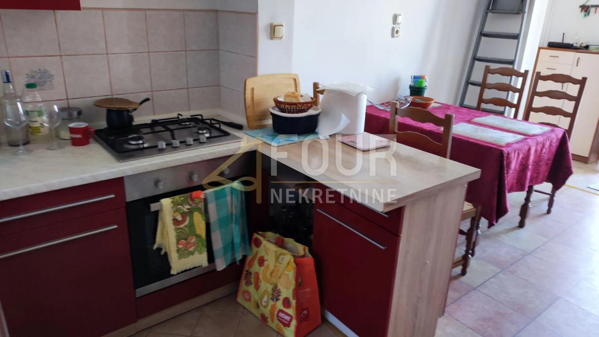 jadranovo, samostojeća kuća s 3 apartmana - slika 7