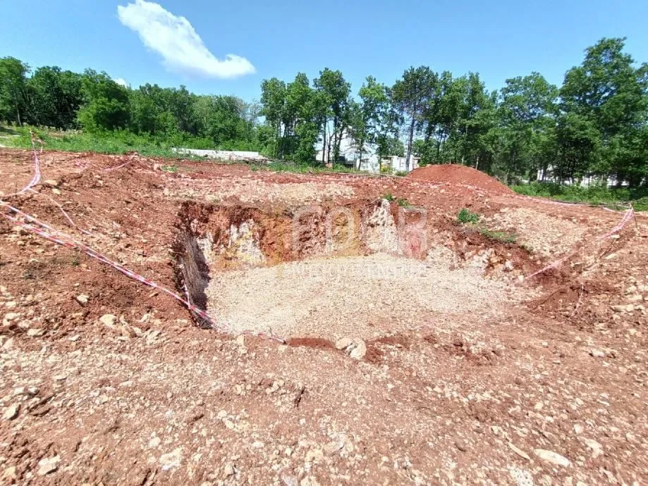 Istra, Raša, Sveti Bartul, zemljište 554m2 s pravomoćnom građevinskom dozvolom - Sveti Bartul, Raša