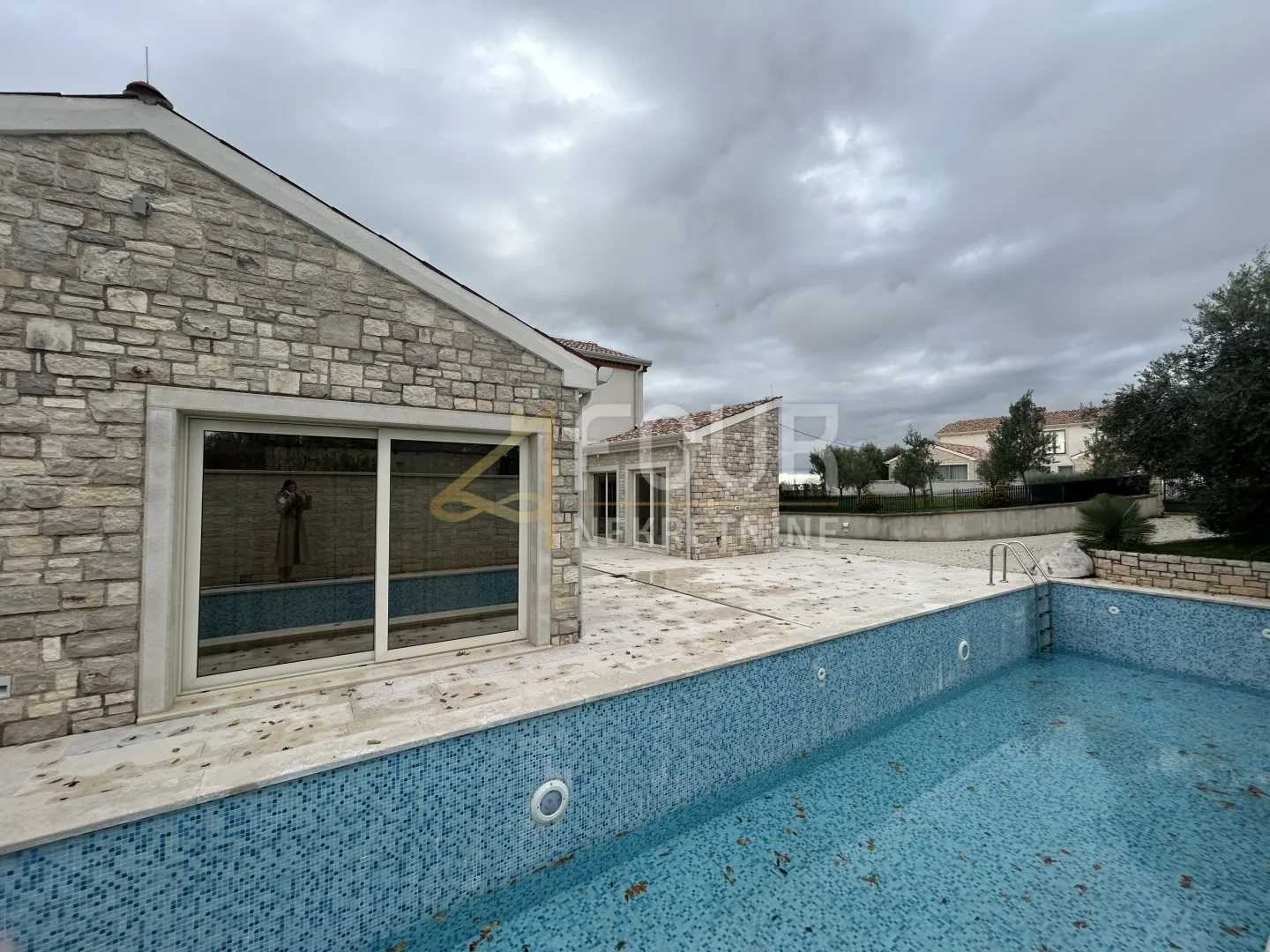 istra, višnjan, moderna kamena vila s bazenom - slika 45
