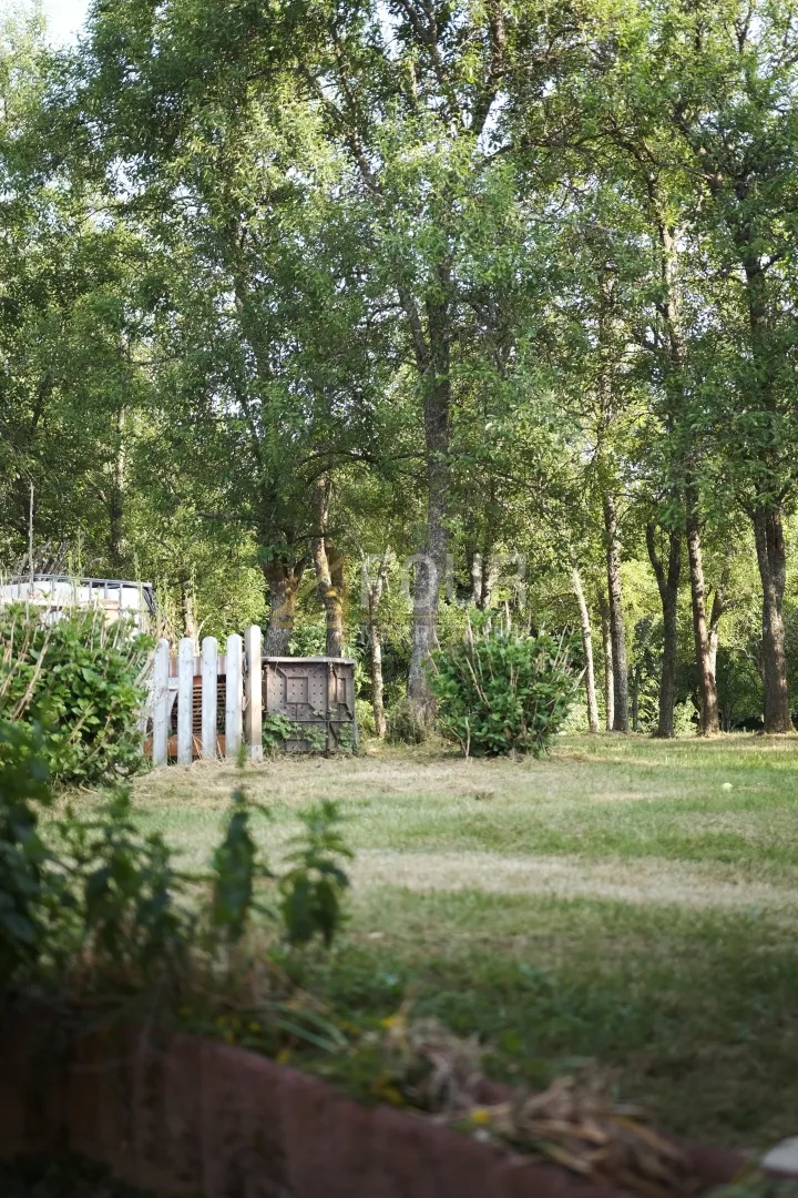 gorski kotar, brod moravice, prostrano imanje - kuća s dva stana - slika 10