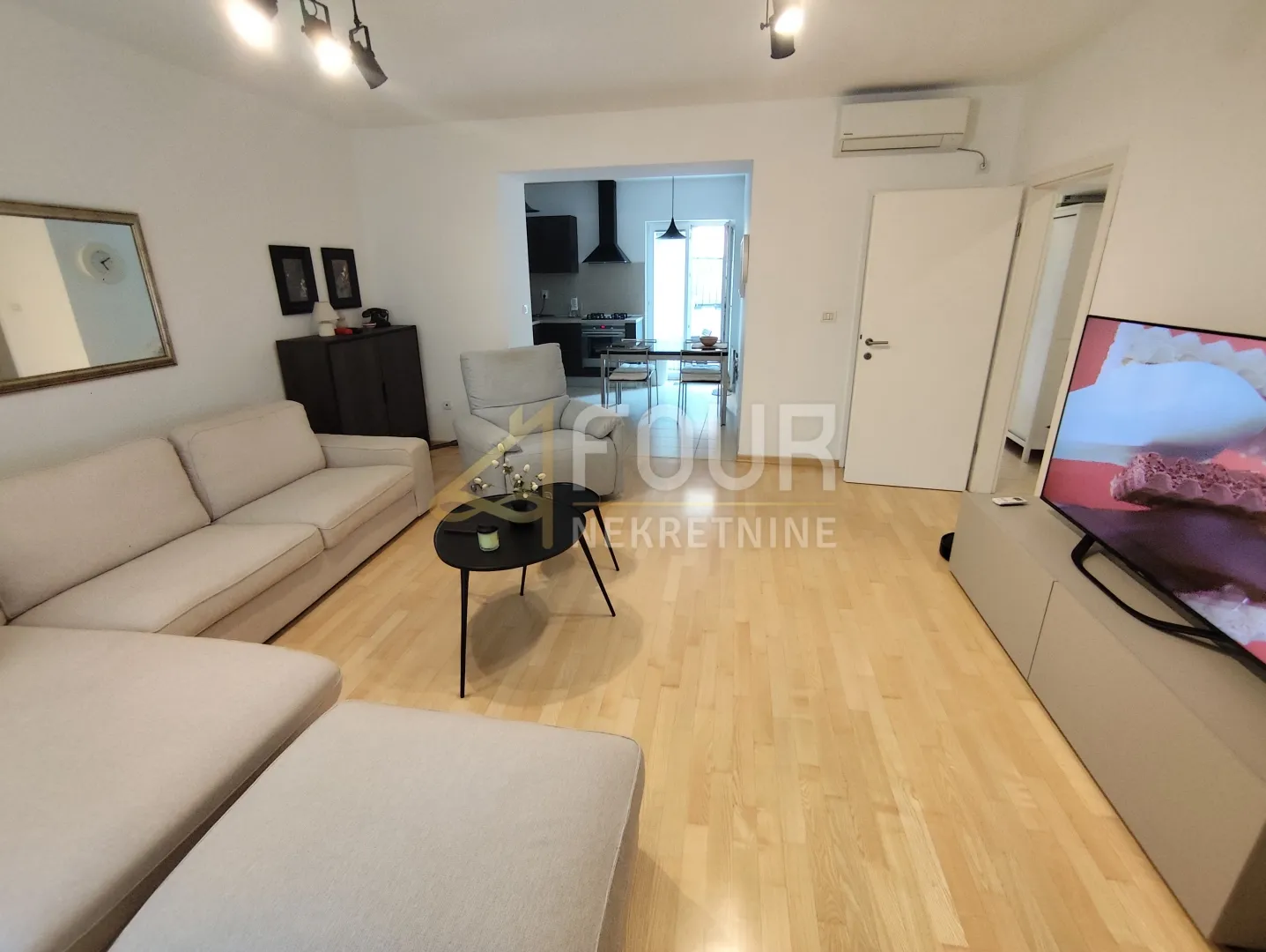 istra, pula - sami centar, adaptirana kuća - slika 2
