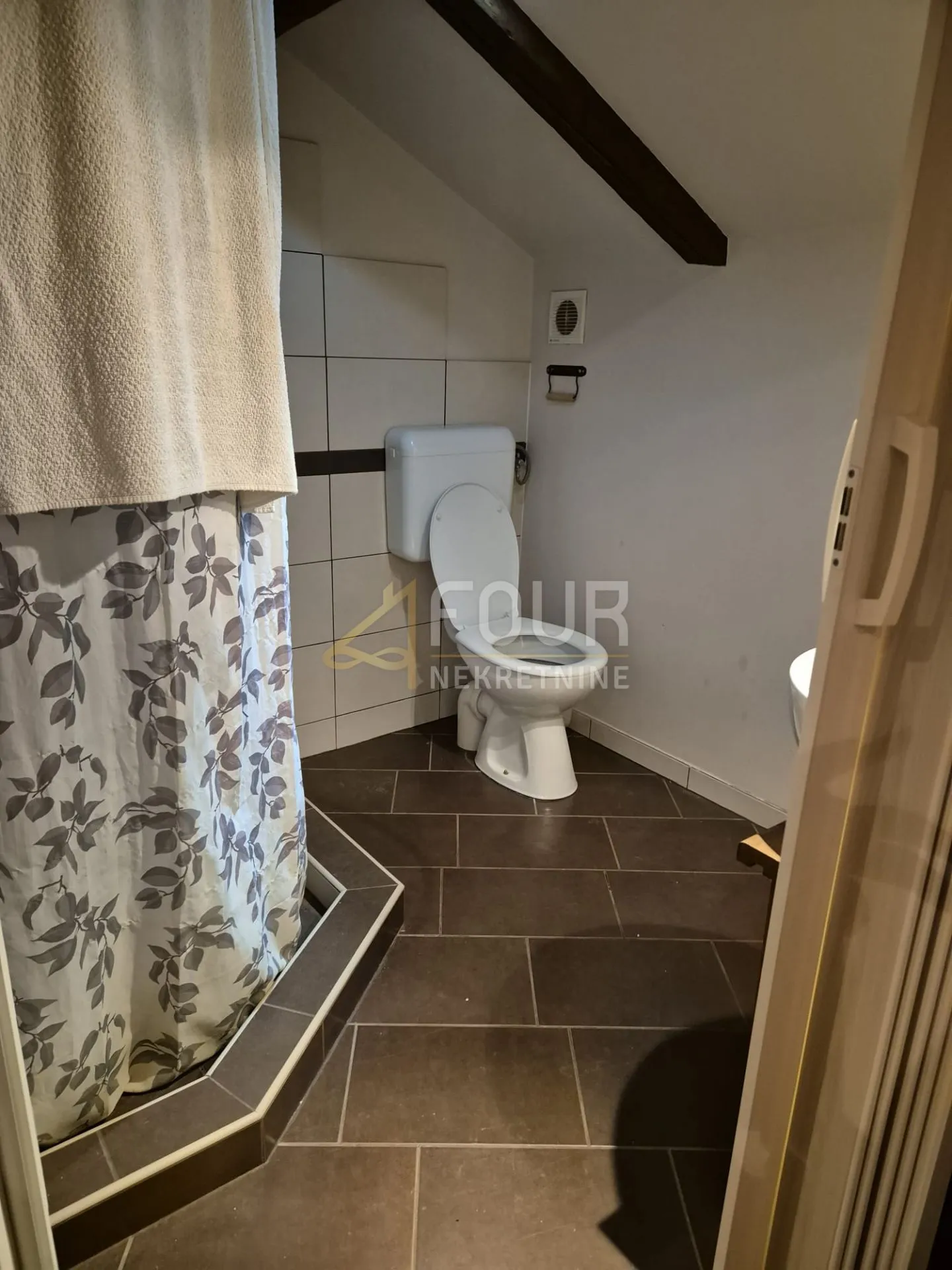 kastav, rešetari, kuća s 3 stana, 270m2, pogled na more - slika 21