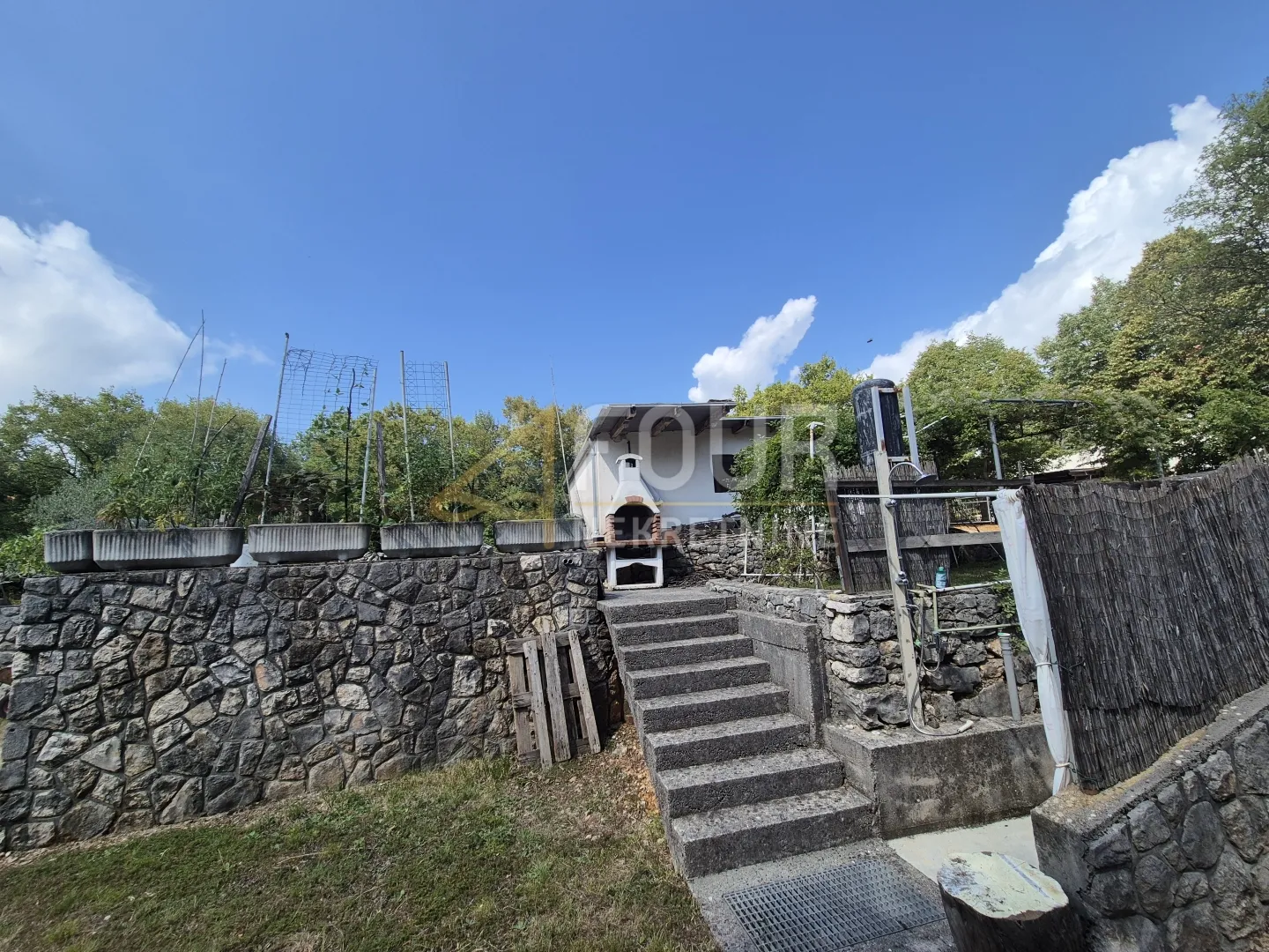 otok krk, dobrinj - okolica, kuća s 4 stana, garaža, velika okućnica - slika 34