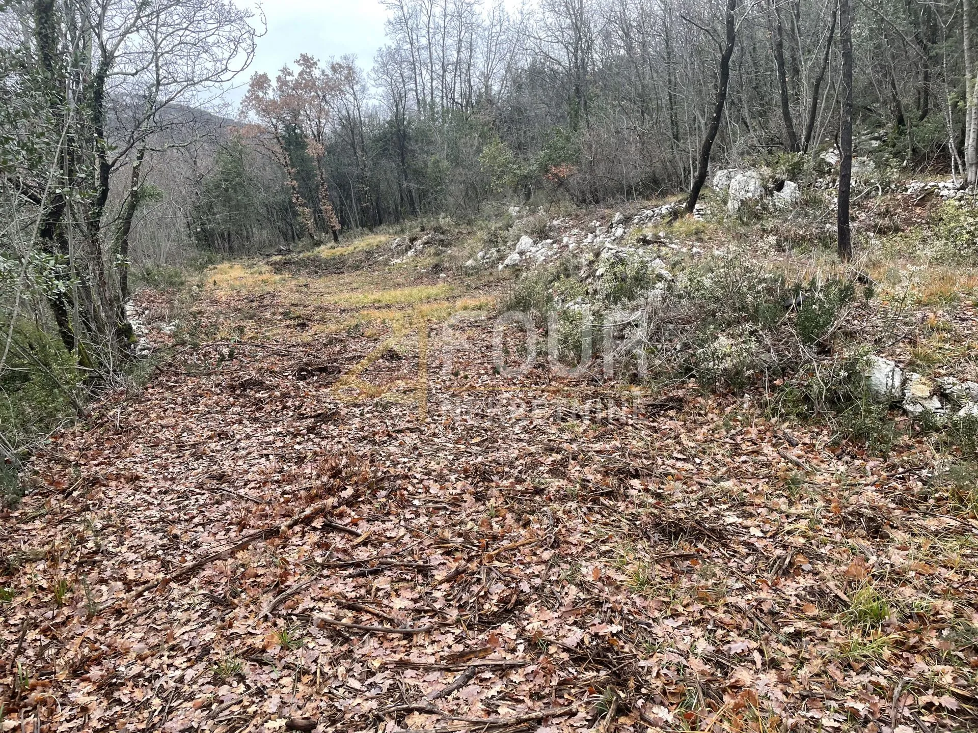 brseč, građevinsko zemljište od 874m2 - slika 4